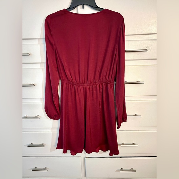 🆕 Express knot front dress in burgundy size medium - Picture 5 of 14